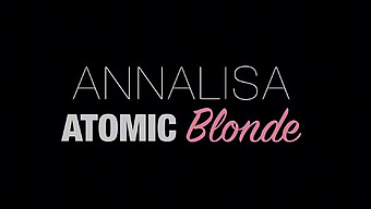 Annalisa Atomic Blonde'Un Bir Kuryeyle Kirli Masa Karşılaşması