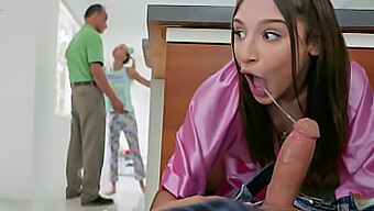 Abella Danger ใน A ร้อน เซ็กส์สามคน ที่ The Parents’ บ้าน